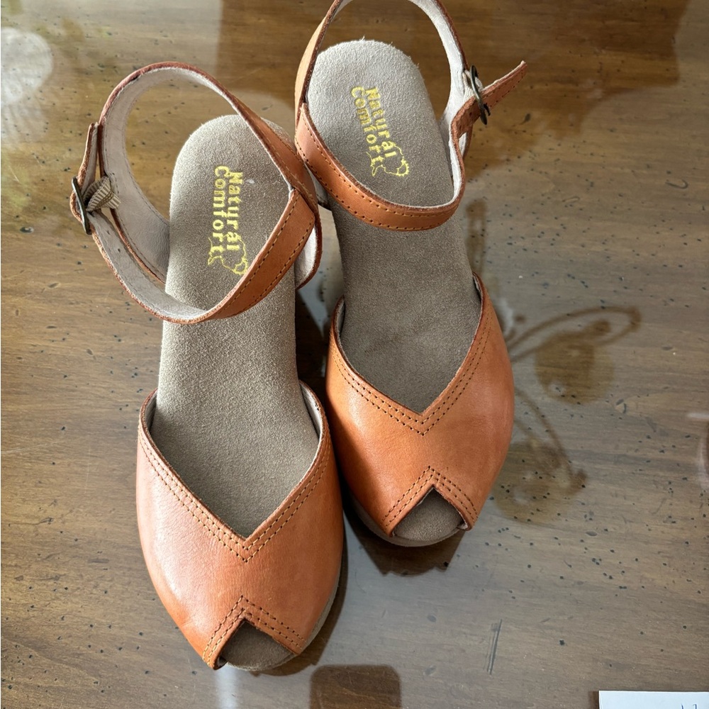 Women's Brown Platform Sandals-New in size 5 1/2M with 3 1/2 inch heals